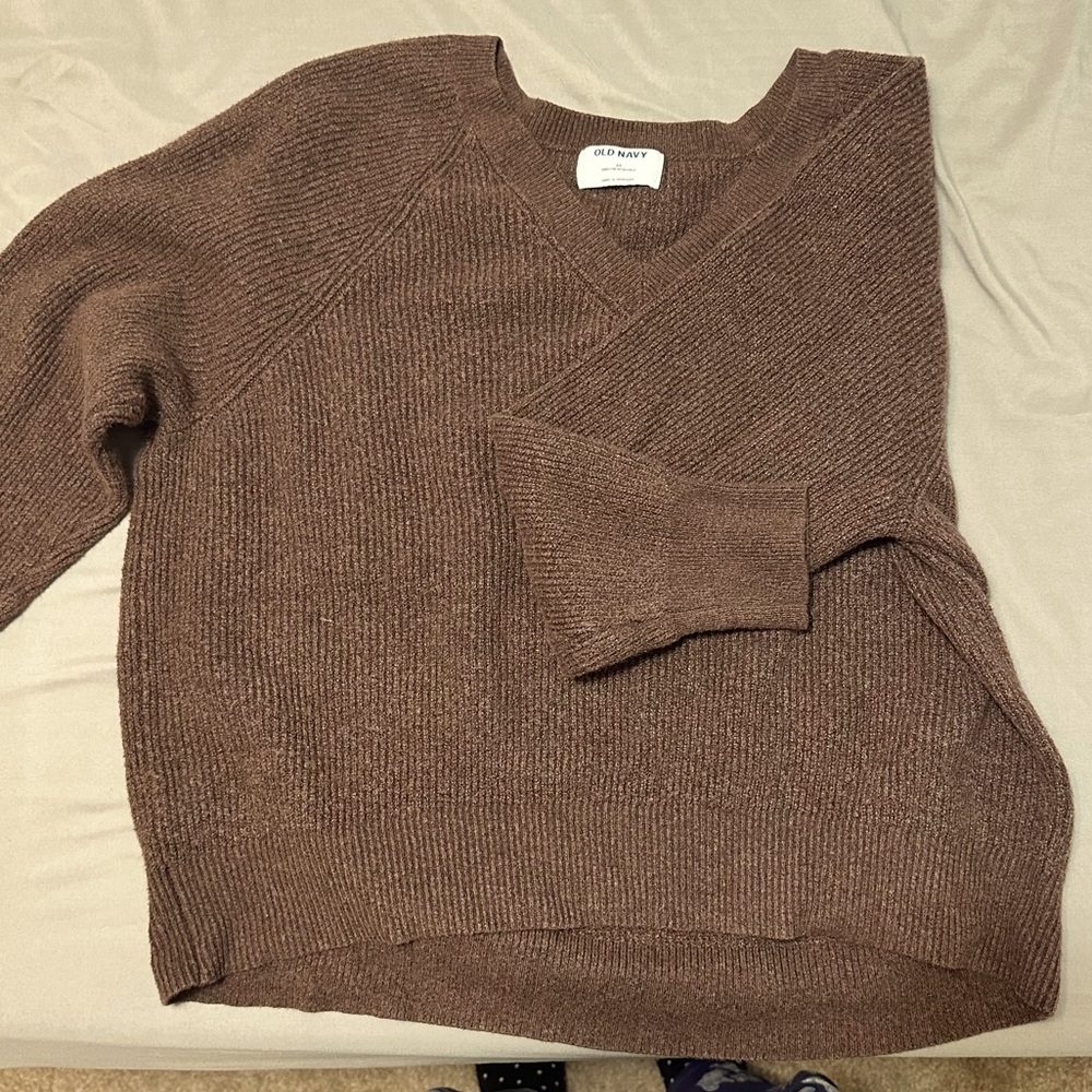 Brown v neck knit sweater